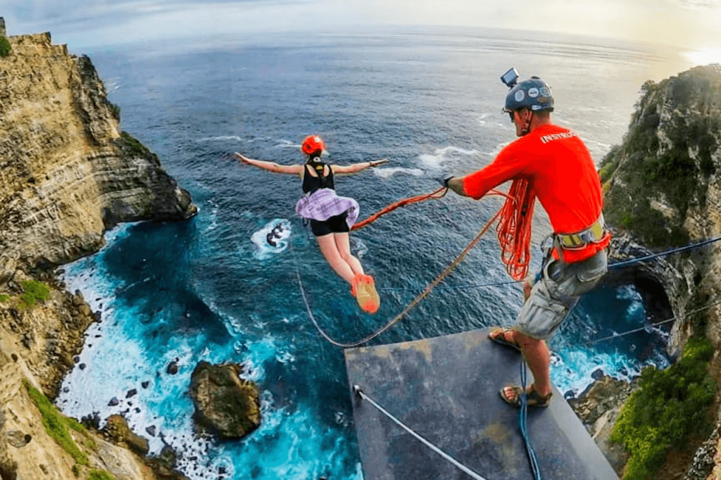 Nusa Lembongan vs Nusa Penida - Nusa Penida Clif Jumping