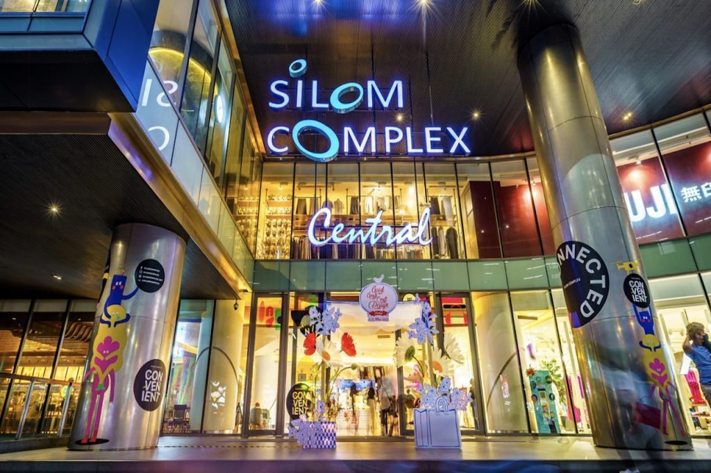 Complete Guide to Bangkok Shopping Districts -  Silom Complex Outside